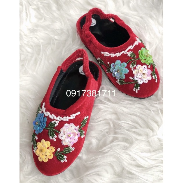 Hài nhí đỏ có quai hậu cho bé gái