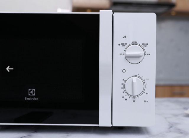 Lò vi sóng Electrolux EMM2322MW