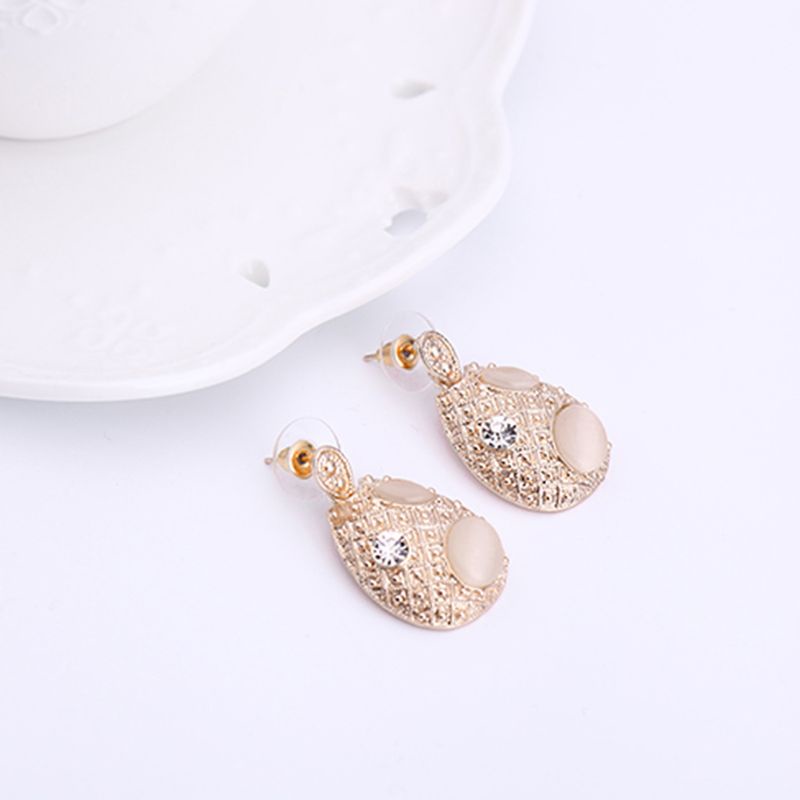 Bộ Vòng cổ + Bông Tai Đính Đá Hình Giọt Nước Màu Hồng