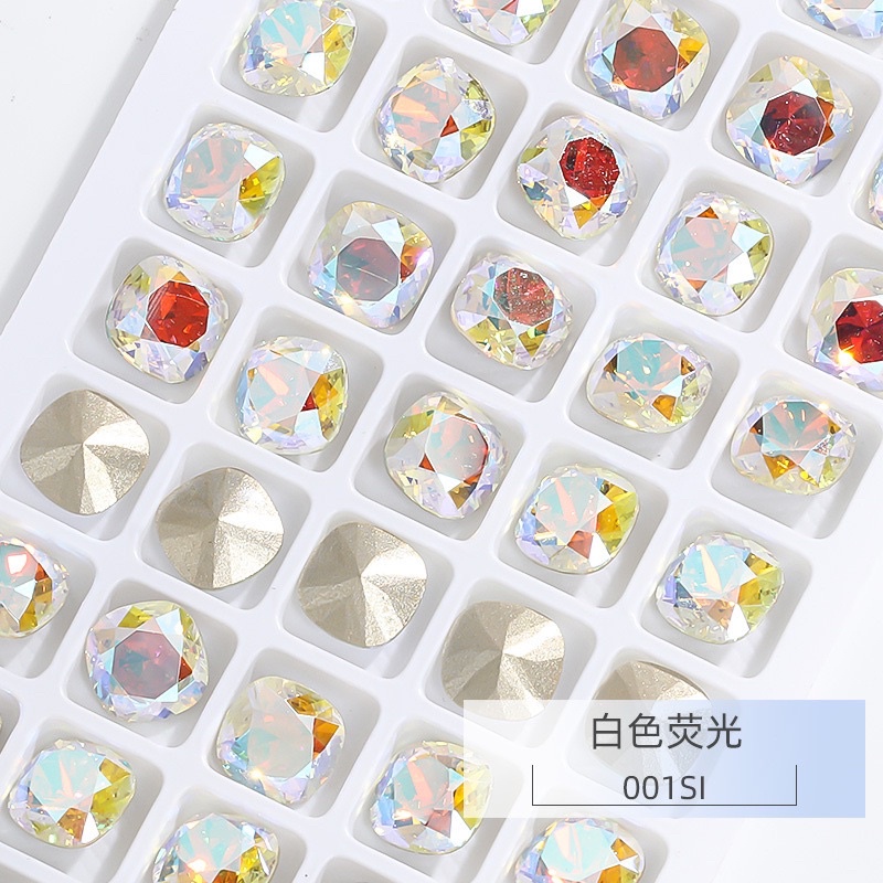 Đá hình vuông đính móng