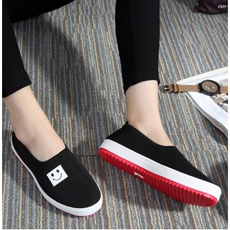 Slip on cho nữ họa tiết mặt cười dễ thương | BigBuy360 - bigbuy360.vn