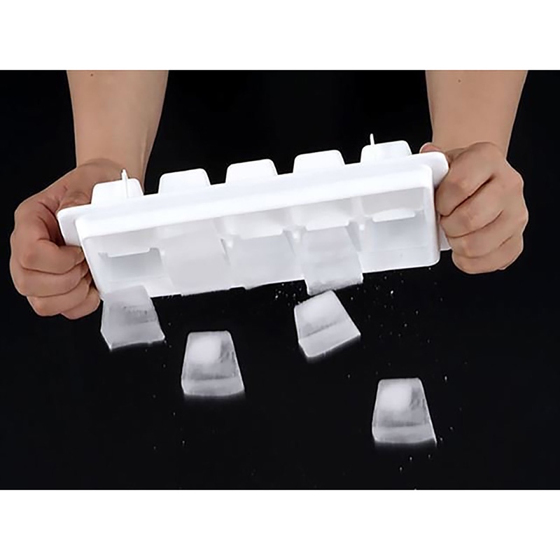 Khay làm đá Inomata viên lớn được làm từ nhựa cao cấp không có màu, không có mùi khó chịu,khay 10 viên hàng Nhật nội địa