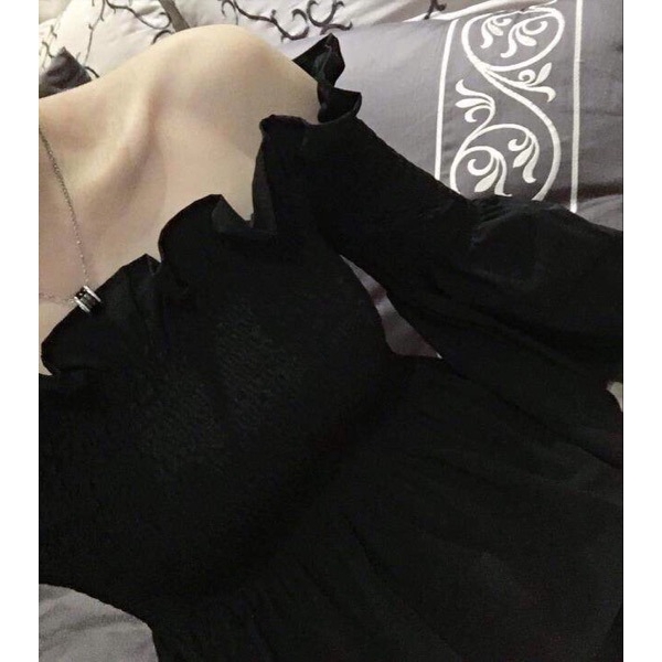 Áo Thun Khoét Vai Kiểu Hàn Quốc