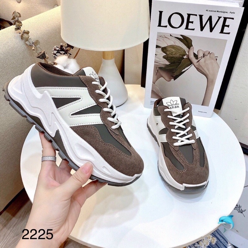 Giày sục thể thao nâng đế N mã 2225