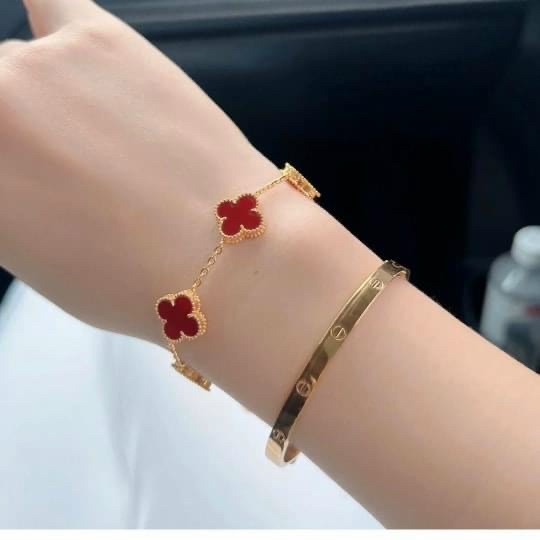 Lắc Tay Cỏ 4 Lá Titan Ko Đen TT 4411