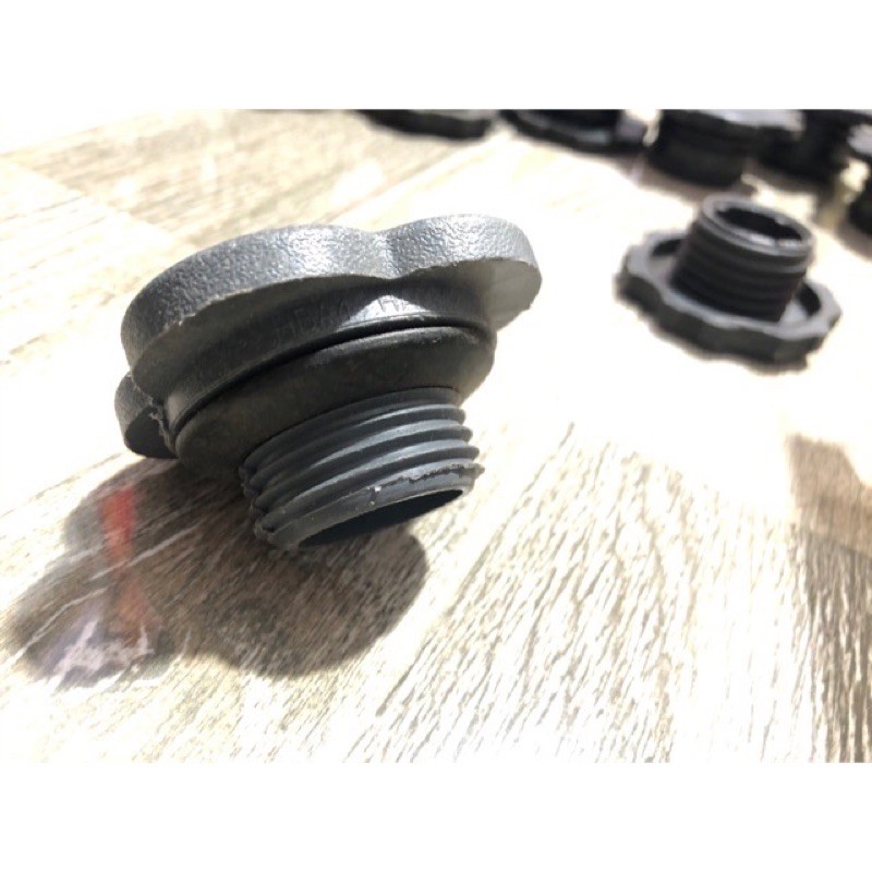 Sản phẩm gia đình làm: combo 50 Nắp dầu nhờn 4100/4102 QB-4 cánh