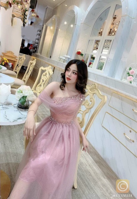 ẢNH VÀ VIDEO THẬT 1000% _ ĐẦM XOÈ KIM TUYẾN LỆCH VAI