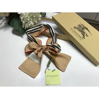Khăn lụa thắt nơ xinh đẹp xuất sắc