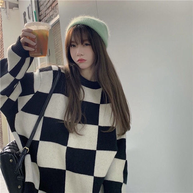 Áo len dáng rộng họa tiết bàn cờ mới cho nữ