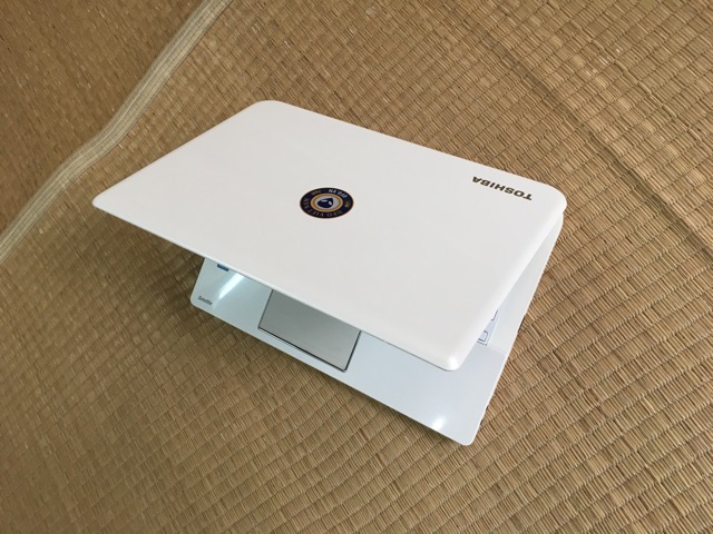Laptop Toshiba L40 trắng đẹp tinh khôi văn phòng sang trọng | BigBuy360 - bigbuy360.vn