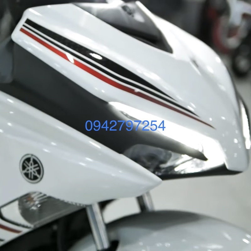 Sơn xe máy Yamaha Exciter màu Trắng pha lê MTP002-1K và MCP704-2K Ultra Motorcycle Colors