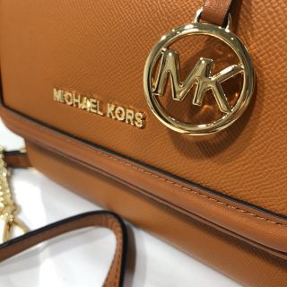 Túi Michael kors nâu