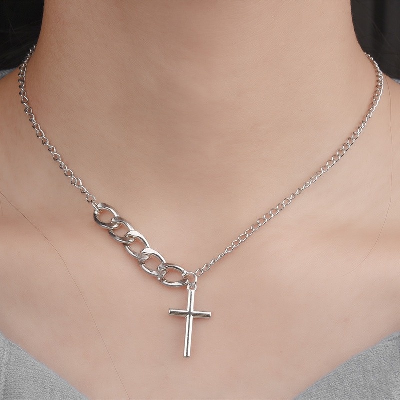 Vòng cổ Hai Lớp Mặt Hình Bướm Và Thánh Giá Phong Cách Hàn Quốc