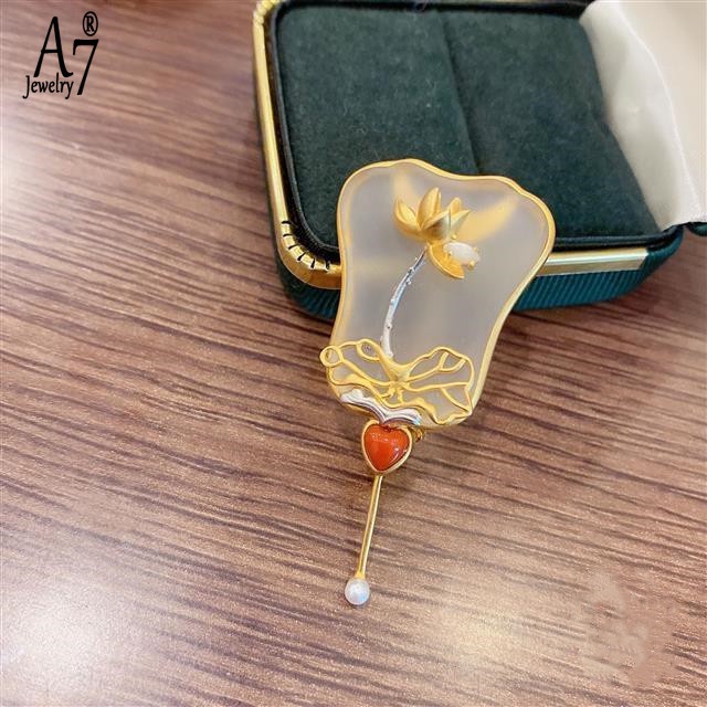 Ghim Cài Áo Hình Hoa Sen Đính Ngọc Trai Kiểu Mới Bắt Mắt Thời Trang Cho Nữ S925