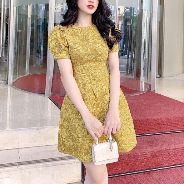 Đầm ZARA xuất xịn vintage tay ngắn phồng gấm dập nổi 3D hoa trà hở lưng đính nơ màu vàng mù tạt