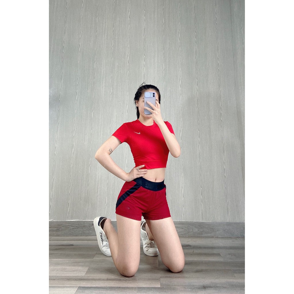 Áo tập gym nữ kiểu áo croptop ngắn logo phản quang vải dày co giãn 4 chiều hợp tập thể thao yoga zumba AXTT019