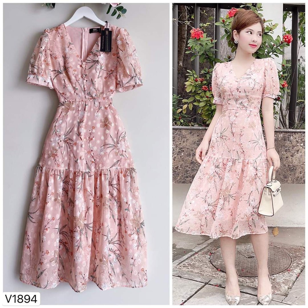 Váy đầm họa tiết hoa mầu hồng pastel chất liệu vải tơ cao cấp.