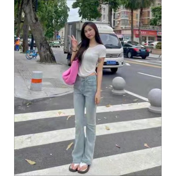 Quần jean jean lưng cao ống đứng loe nhẹ form hàn