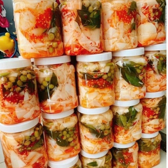 MĂNG ỚT MẮC MẬT(1,1-1,4kg)-sự kết hợp giữa vị chua của măng và vị cay cay của ớt cùng mùi thơm của quả mắc mật