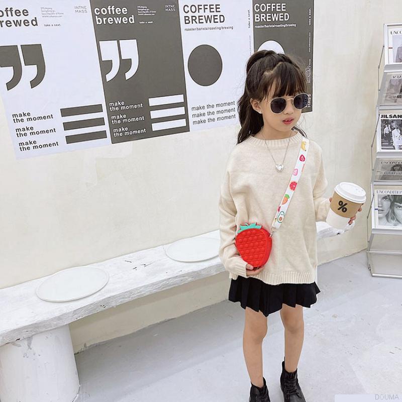 Túi đeo chéo vai bằng silicon họa tiết hoạt hình dễ thương xinh xắn thời trang cho bé