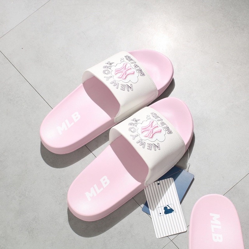 Dép quai ngang MLB chữ thêu hồng và nâu