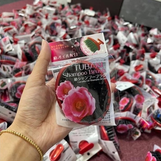 Lược Gội Đầu Tubaki Massage Làm Sạch Da Đầu Tơi Mềm Tóc Nhật Bản Chính Hãng