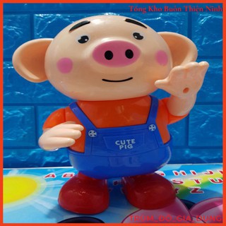 Chú heo con biết hát biết nhảy theo điệu nhạc