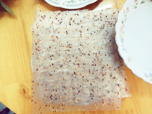 Bánh tráng mè Phan Thiết 1 xấp/50c