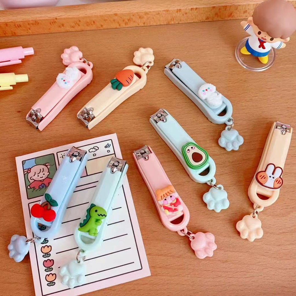 Bấm Móng Tay Nail Clipper Kèm Charm Chân Mèo Cute