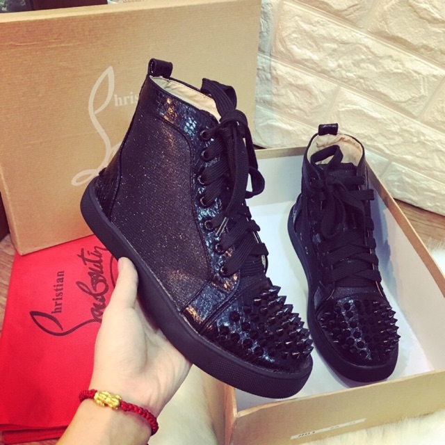 Giày louboytin nạm đinh