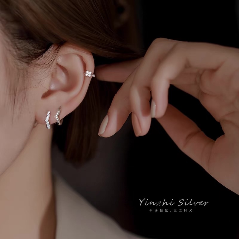 1 CHIẾC khuyên nhỏ vành tai xinh xắn