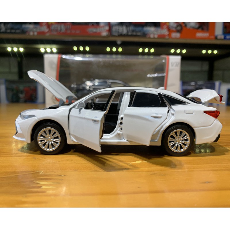 Xe mô hình ô tô Toyota Avalon tỉ lệ 1:32 Jackiekim màu trắng