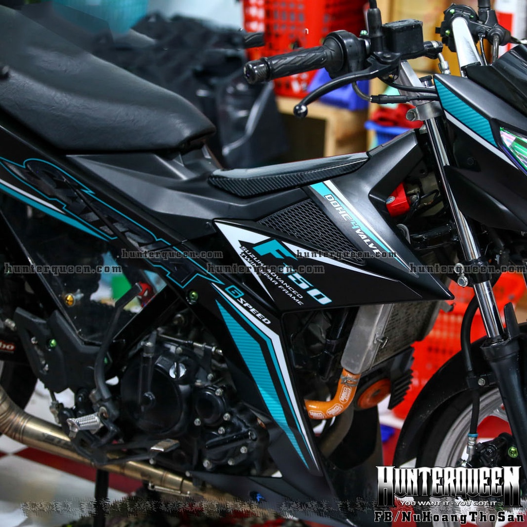 Tem rời ghép chữ Satria Crom cao cấp dán xe đen. Decal bền bỉ không bay màu, bong tróc