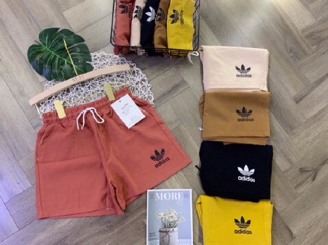 Quần short đũi thêu chữ | BigBuy360 - bigbuy360.vn