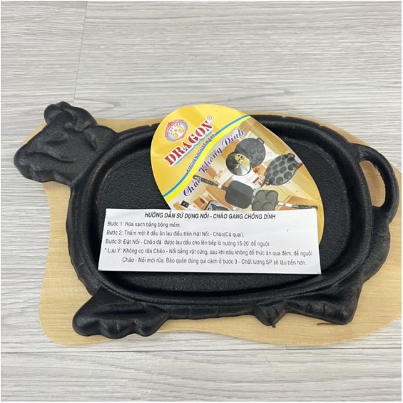 Chảo gang chống dính làm bò né kèm đế lót gỗ - Chão gang làm bò bít tết phủ lớp chống dính hình con bò có kèm đế gỗ