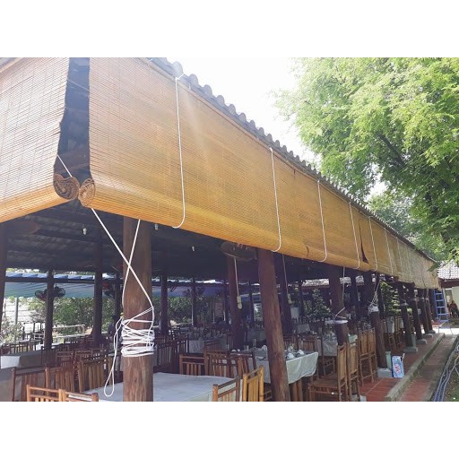 Mành rèm treo tre trúc che nắng mưa cho nhà hàng quán ăn khu nghỉ dưỡng