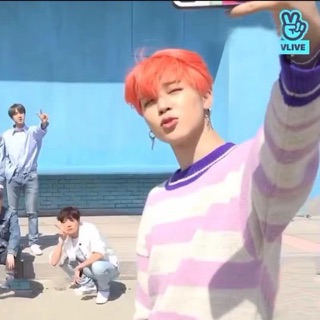 ẢNH THẬT ÁO LEN JIMIN TRONG MV BOY WITH LUV BTS
