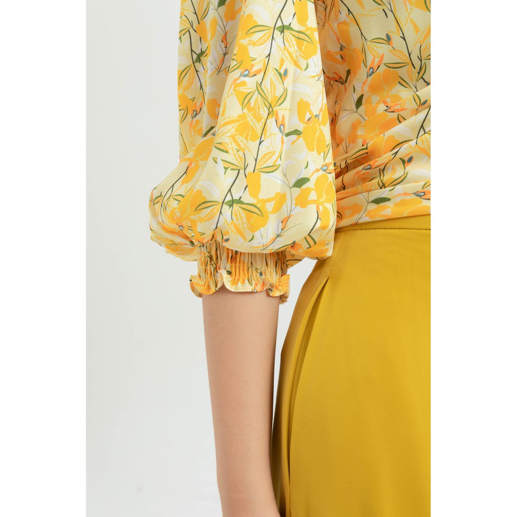 [NHẬP WABRTL5 GIẢM 10% TỐI ĐA 50K ĐH 250K ]Áo croptop họa tiết cổ V nữ IVY moda MS 17M6332