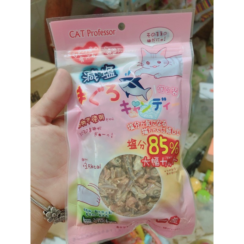 cá ngừ và cá cơm sấy khô. Thức ăn vặt cho hamster. Gói 100g