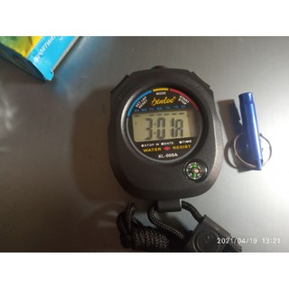 Đồng hồ bấm giờ tặng còi trọng tài