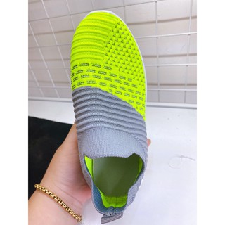 Giày lười dành cho trẻ em