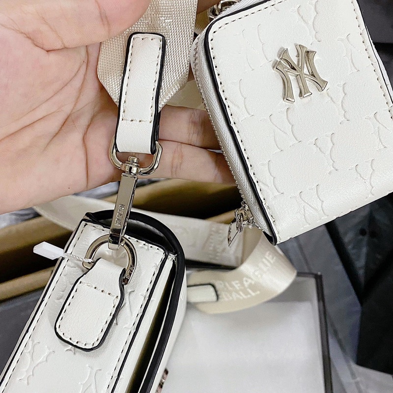 TÚI KẸP NÁCH XUẤT DƯ DÁNG VUÔNG LOGO BẠC