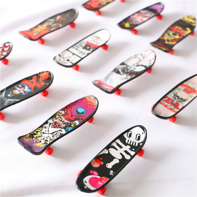Charm (C176) slime/ Dụng Cụ Charm Trang Trí Hình Ván Trượt Skateboard (10 x 3 x 1.3 cm) - Mẫu Ngẫu Nhiên