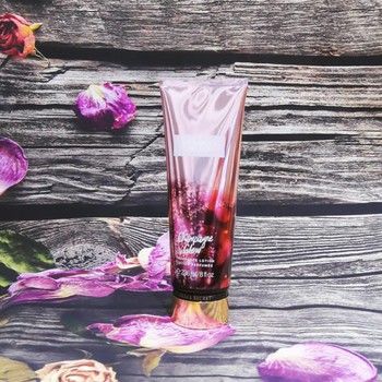 𝗕𝗢𝗗𝗬𝗠𝗜𝗦𝗧𝗣𝗘𝗥𝗙𝗨𝗠𝗘⚜️Xịt Thơm Body Victoria’s Secret Champagne Glow 250ml | BigBuy360 - bigbuy360.vn