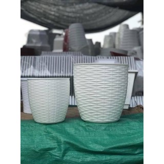 Chậu nhựa trắng đan mây