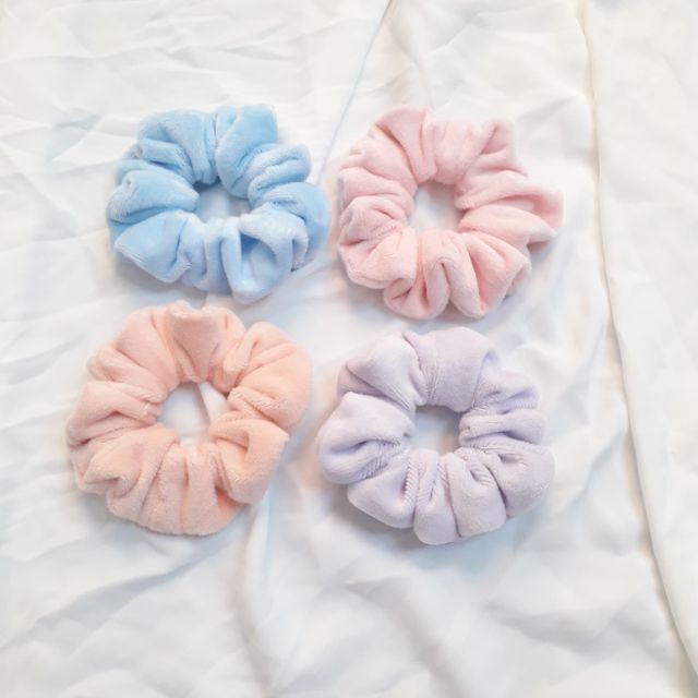 Cột tóc scrunchies nhung
