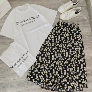 Set áo trắng chân váy hoa cúc