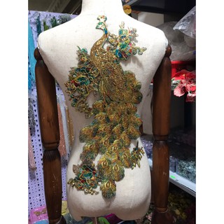 Vải ren công phượng trang trí áo dài cách tân