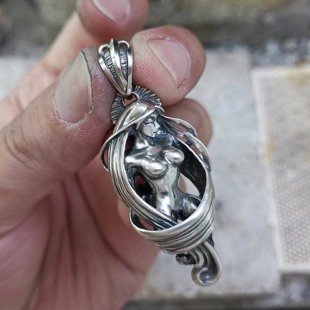 Vòng cổ Mặt Hình Nữ Thần Bằng Kim Loại Thời Trang