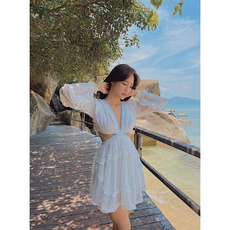 Đầm hở lưng đính tùng váy